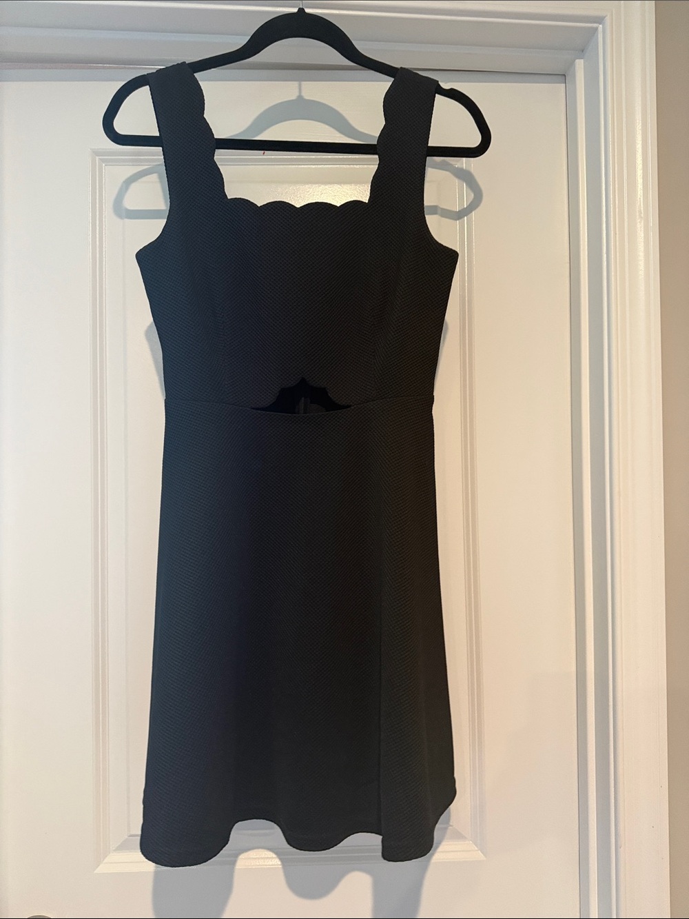 Francesca's Collections Black Scallop-Detail Midi Dress